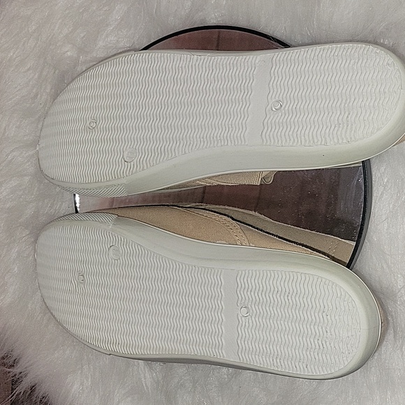 Classique Sport Tan Sneakers - Picture 11 of 11